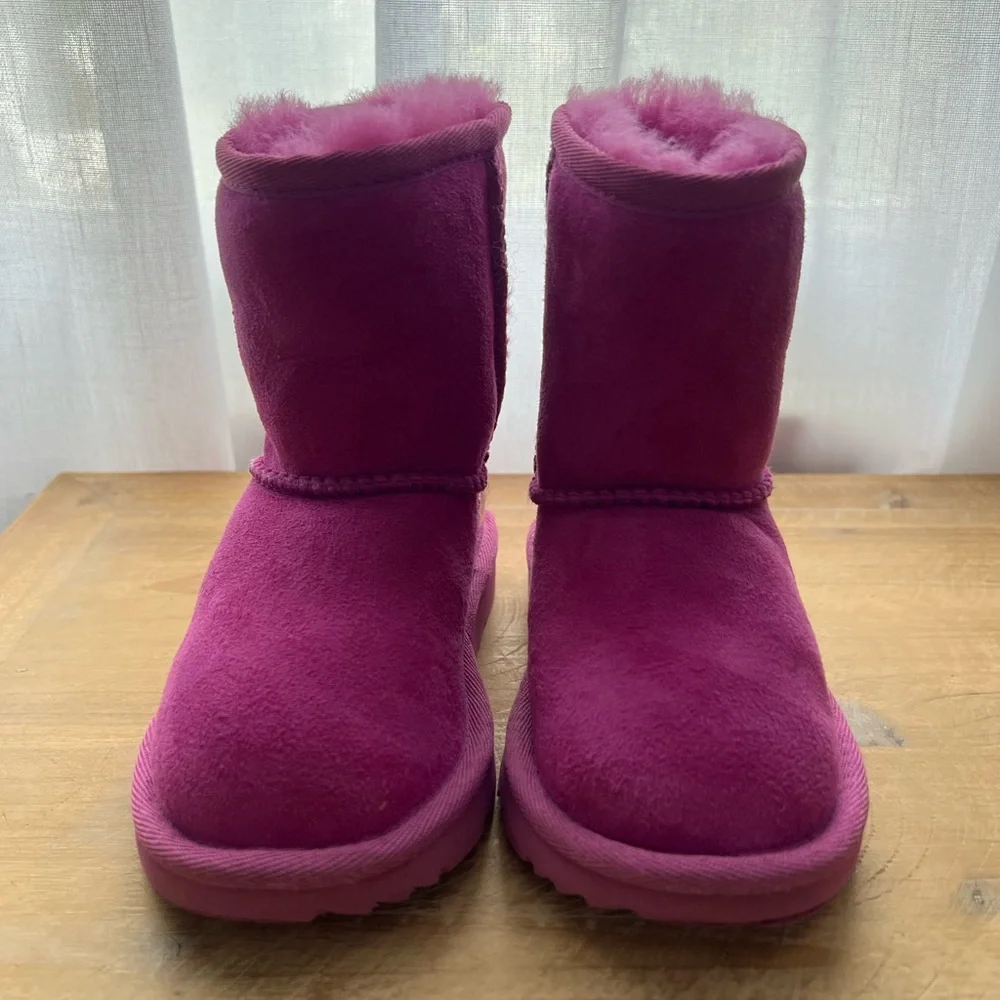 UGG Kids' Classic Short lI  Genuine Shearling Boot in Purple Size 8